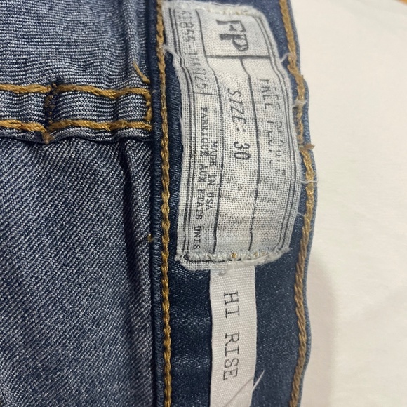 Jeans - Picture 1 of 3